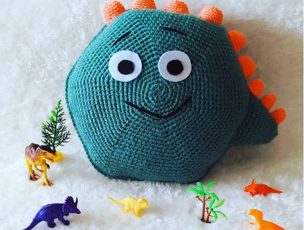 Dinazor Yastık amigurumi tarifi