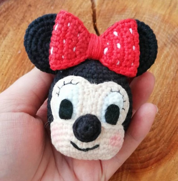 Minnie (Mickey) Mause Anahtarlik amigurumi tarifi