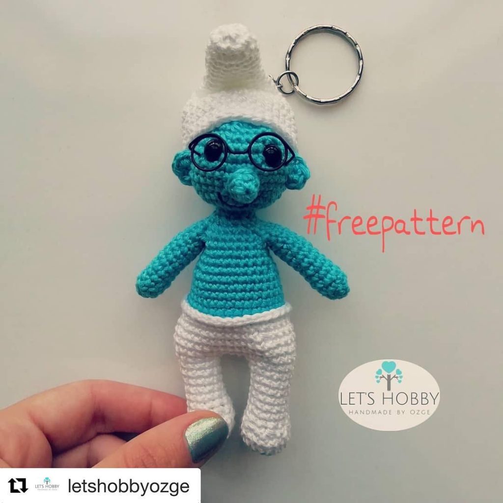 Gözlüklü Şirin Anahtarlık amigurumi tarifi